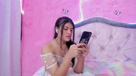 Carolina Join The Fan Club  online show from December 15, 8:25 pm