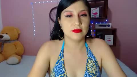 Snapshot of ali_squirt chatting on November 18, 11:15 pm alixia online show from November 18, 11:15 pm