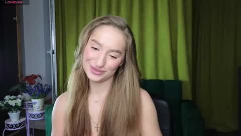Snapshot of alicafoxis chatting on June 22, 5:43 pm Alica online show from June 22, 5:43 pm