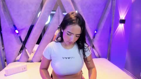 Snapshot of alice_26__ chatting on May 2, 8:14 pm alice_26__ online show from May 2, 8:14 pm