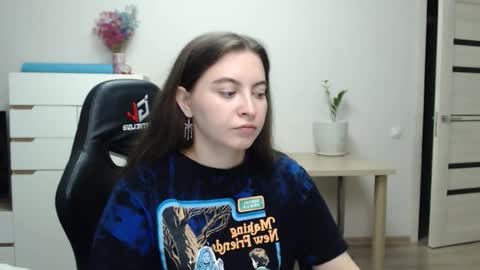 Alice online show from November 29, 5:27 pm