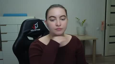 Alice online show from April 16, 3:46 pm