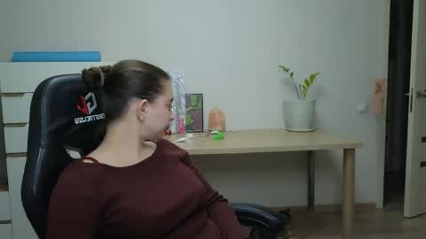 Alice online show from April 16, 9:39 pm