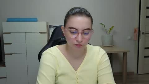 Alice online show from April 18, 8:42 pm