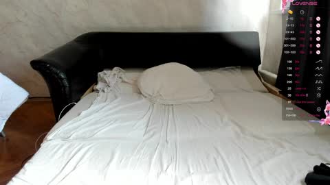Snapshot of alice_allens chatting on May 17, 4:54 am Alice online show from May 17, 4:54 am