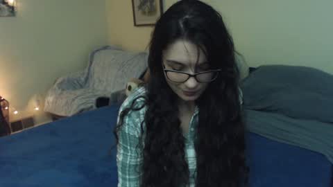 Snapshot of alice_asks chatting on December 2, 3:15 am Alice Asks online show from December 2, 3:15 am