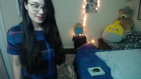 Snapshot of alice_asks chatting on October 1, 4:18 am Alice Asks online show from October 1, 4:18 am