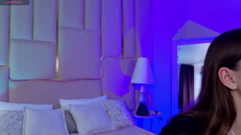 Snapshot of alice_charmy chatting on February 24, 5:11 am Alice in Wonderland online show from February 24, 5:11 am