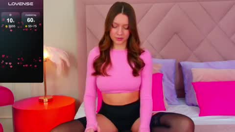 Snapshot of alice_charmy chatting on February 25, 12:03 pm Alice in Wonderland online show from February 25, 12:03 pm