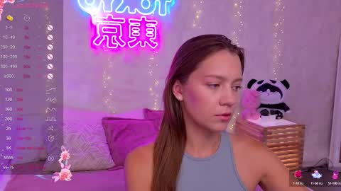 Snapshot of alice_charmy chatting on September 18, 5:42 am Alice in Wonderland online show from September 18, 5:42 am