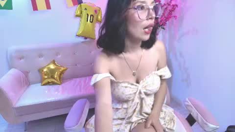 Snapshot of alice_chester chatting on June 23, 7:34 pm alice_chester online show from June 23, 7:34 pm