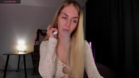 Snapshot of alice_dias chatting on December 26, 3:53 pm alice_dias online show from December 26, 3:53 pm