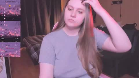 Snapshot of alice_dreamgirl_ chatting on October 15, 9:42 am Alice 3 online show from October 15, 9:42 am