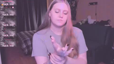 Snapshot of alice_dreamgirl_ chatting on October 16, 11:22 am Alice 3 online show from October 16, 11:22 am