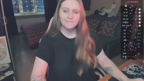 Snapshot of alice_dreamgirl_ chatting on December 16, 1:05 pm Alice 3 online show from December 16, 1:05 pm