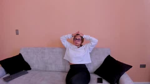 alice_emmett online show from October 4, 2:04 pm