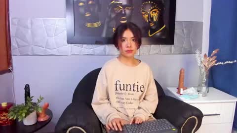  Alice Evans online show from January 2, 7:18 pm