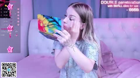 Snapshot of alice_halle chatting on November 7, 12:43 am alice_halle online show from November 7, 12:43 am