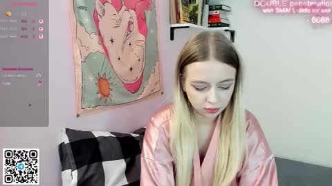 Snapshot of alice_halle chatting on December 14, 11:04 am alice_halle online show from December 14, 11:04 am