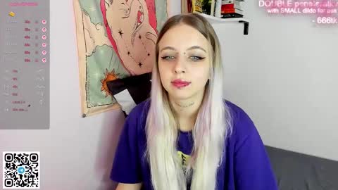 Snapshot of alice_halle chatting on December 17, 6:30 am alice_halle online show from December 17, 6:30 am