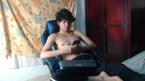 Snapshot of alice_julls chatting on May 16, 7:23 pm alice online show from May 16, 7:23 pm