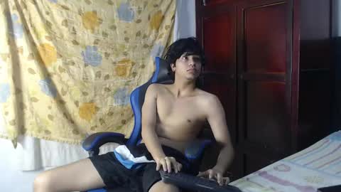 Snapshot of alice_julls chatting on May 19, 6:14 pm alice online show from May 19, 6:14 pm