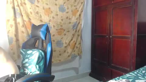 Snapshot of alice_julls chatting on May 22, 12:22 pm alice online show from May 22, 12:22 pm