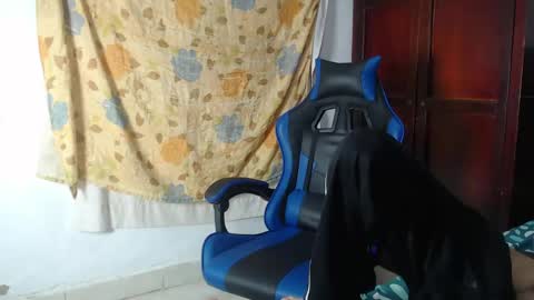 Snapshot of alice_julls chatting on May 23, 6:12 pm alice online show from May 23, 6:12 pm