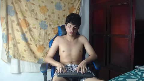 Snapshot of alice_julls chatting on May 28, 4:48 pm alice online show from May 28, 4:48 pm
