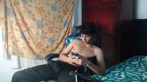 Snapshot of alice_julls chatting on May 29, 6:28 pm alice online show from May 29, 6:28 pm