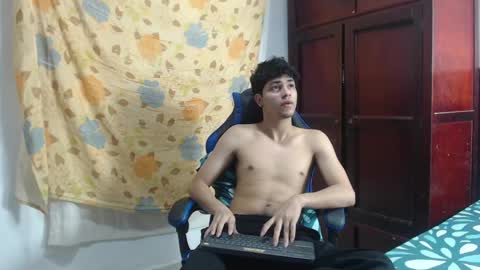 Snapshot of alice_julls chatting on May 31, 6:09 pm alice online show from May 31, 6:09 pm
