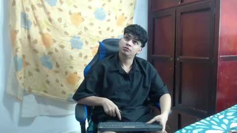 Snapshot of alice_julls chatting on June 6, 5:28 pm alice online show from June 6, 5:28 pm