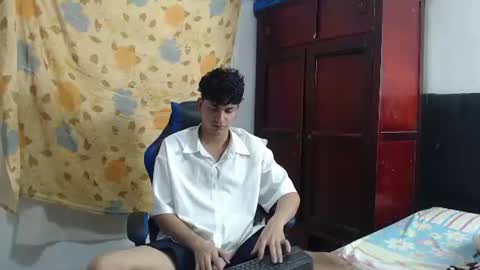 Snapshot of alice_julls chatting on June 16, 6:43 pm alice online show from June 16, 6:43 pm