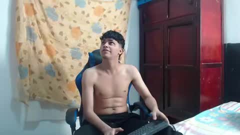 Snapshot of alice_julls chatting on June 19, 6:45 pm alice online show from June 19, 6:45 pm