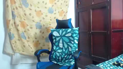 Snapshot of alice_julls chatting on June 24, 5:23 pm alice online show from June 24, 5:23 pm