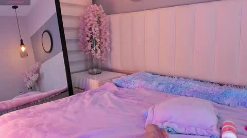 alice_lodge online show from December 19, 4:19 am