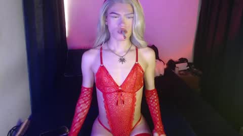 Snapshot of alice_m00nn chatting on December 6, 11:33 am alice_m00nn online show from December 6, 11:33 am