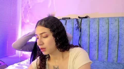 alice and amber online show from December 27, 4:04 am