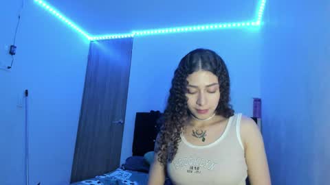 alice and amber online show from February 19, 6:44 am