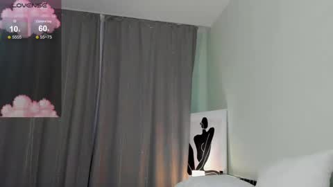Snapshot of alice_miiiller chatting on March 3, 7:06 pm Alice online show from March 3, 7:06 pm