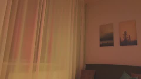 Snapshot of alice_miiiller chatting on May 6, 6:02 pm Alice online show from May 6, 6:02 pm