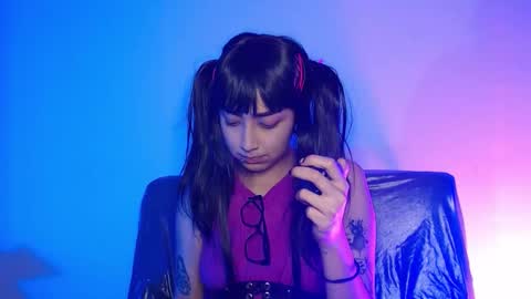 Snapshot of alice_phantom chatting on February 1, 2:32 am online show from February 1, 2:32 am