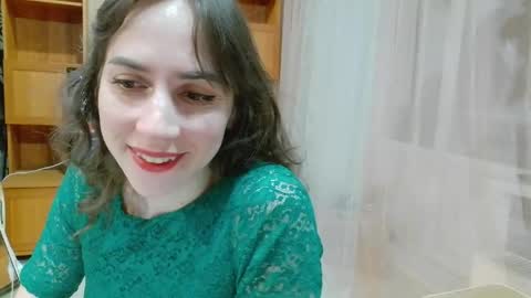 Snapshot of alice_sincere chatting on April 27, 9:13 pm Alice Love you all online show from April 27, 9:13 pm