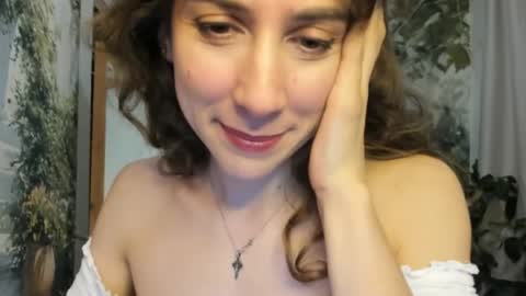 Snapshot of alice_sincere chatting on May 25, 9:10 pm Alice Love you all online show from May 25, 9:10 pm
