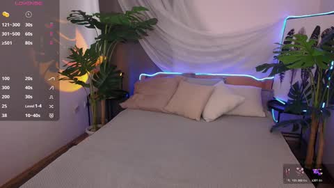 Alice  online show from December 4, 12:25 pm