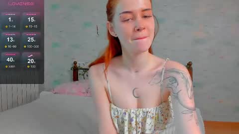 Snapshot of alice_with_freckles chatting on June 7, 9:57 am Alice online show from June 7, 9:57 am