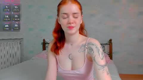 Snapshot of alice_with_freckles chatting on June 21, 7:55 am Alice online show from June 21, 7:55 am
