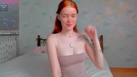 Snapshot of alice_with_freckles chatting on June 24, 9:08 am Alice online show from June 24, 9:08 am