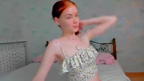 Snapshot of alice_with_freckles chatting on June 25, 10:09 am Alice online show from June 25, 10:09 am
