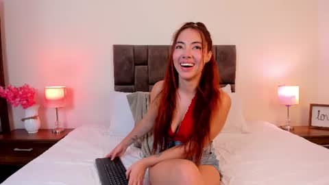 Snapshot of alicecullenn_ chatting on June 18, 11:09 pm Alice Cullen online show from June 18, 11:09 pm